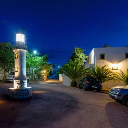Contaratos Lettings 3* Livadi (Kythira)