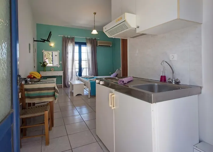 Ξενοδοχείο με διαμερίσματα Contaratos Lettings 3*