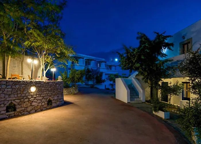 Ξενοδοχείο με διαμερίσματα Contaratos Lettings 3*