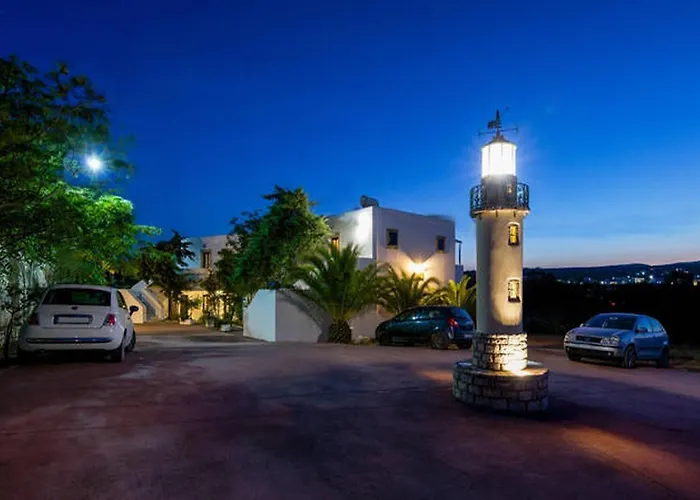 Ξενοδοχείο με διαμερίσματα Contaratos Lettings 3*